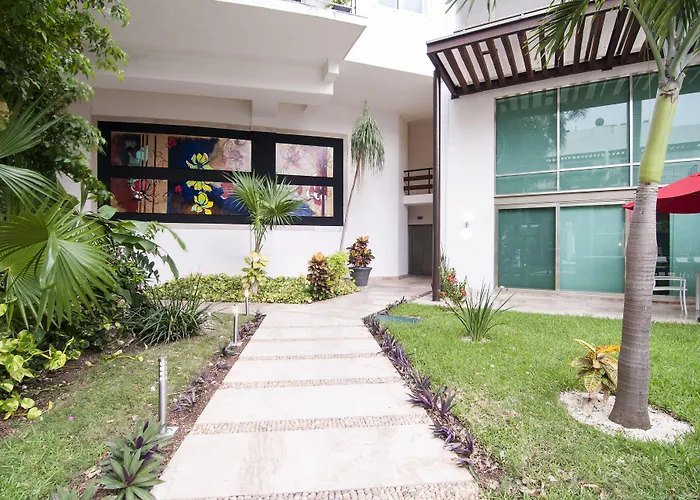Luxurious & Central Condo In Playa Steps From The Beach
